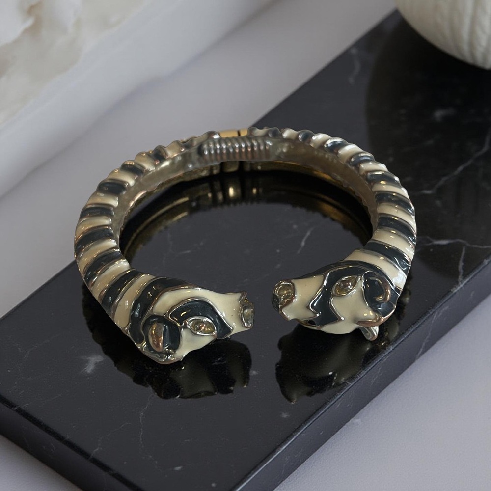 Authentic Kenneth Jay Lane Zebra Head Enamel Hinged Bangle Bracelet – Gold Tone